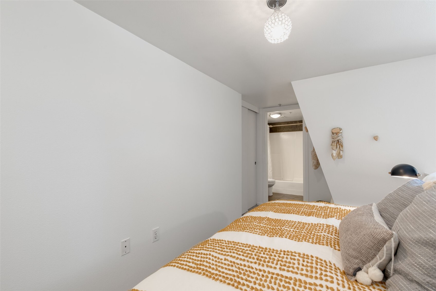 425 Vine St 721 Property Photo 6