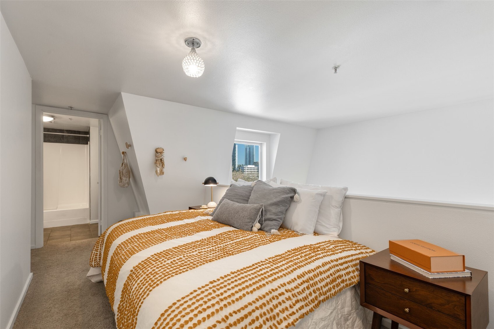 425 Vine St 721 Property Photo 6