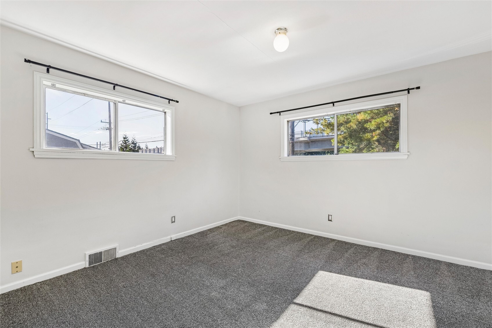 12718 5th Avenue Property Photo 16