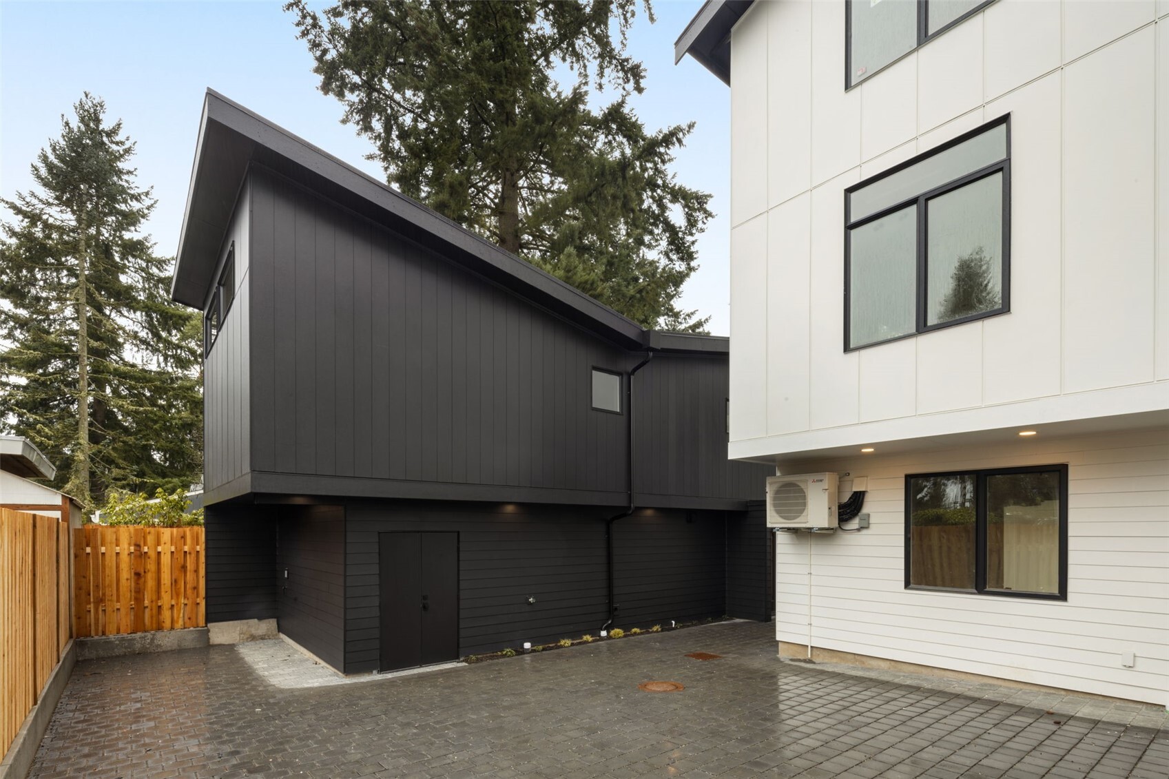 14039 Densmore Avenue Property Photo 1