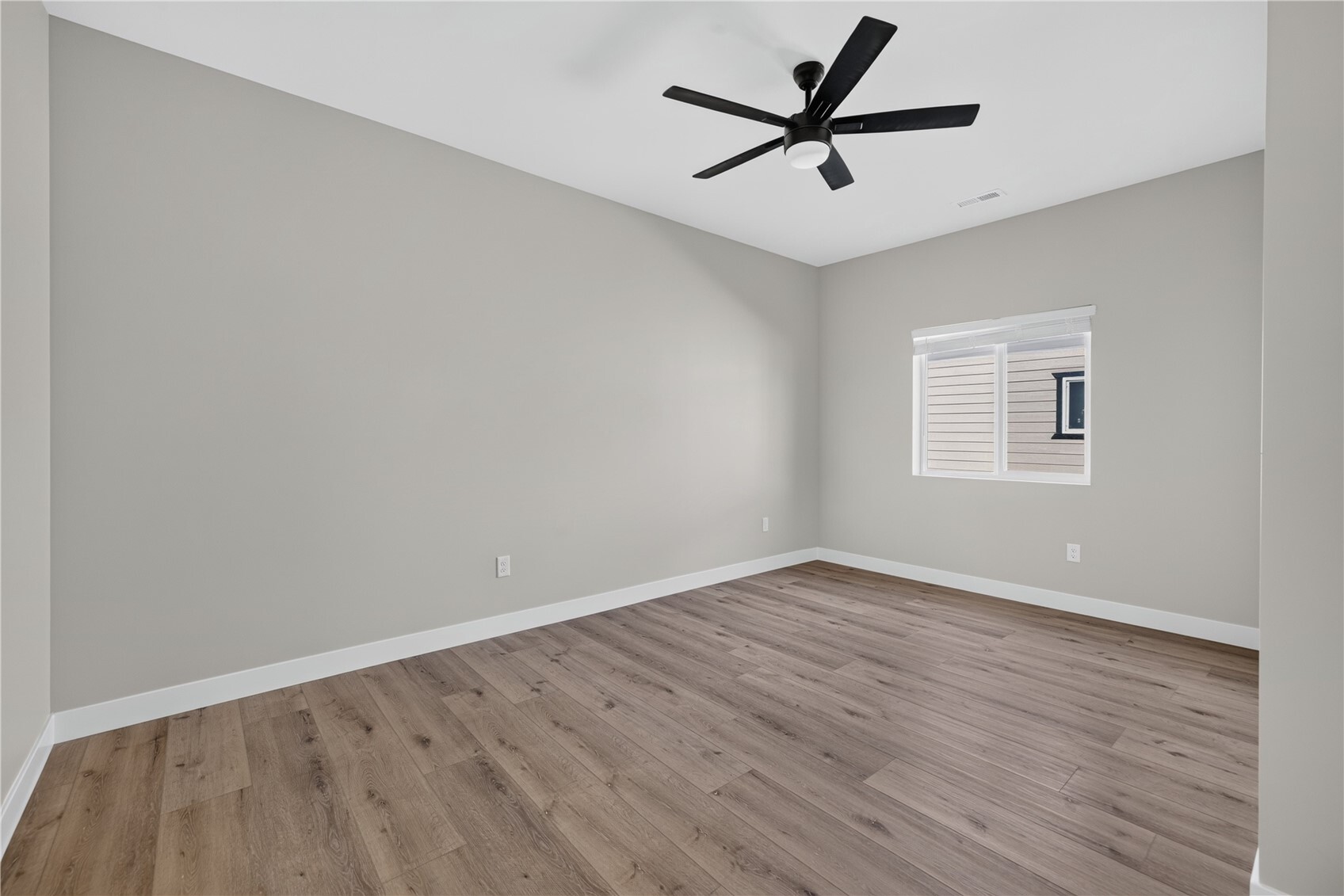 305 Hogan Street Property Photo 26