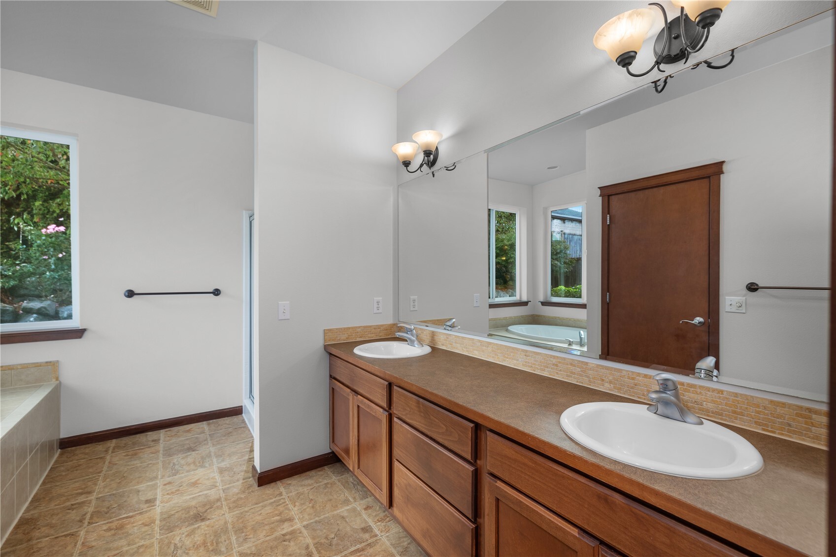 8703 28th Way Property Photo 14