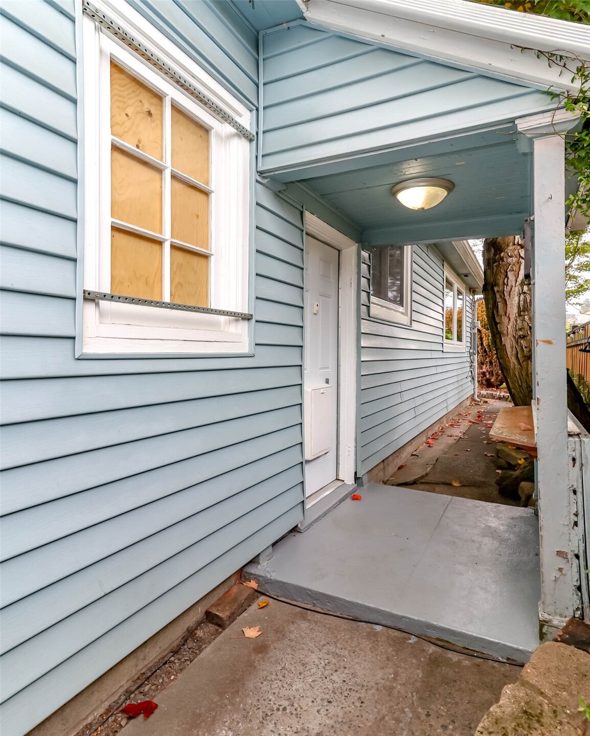 1114 Warren Avenue Property Photo 6