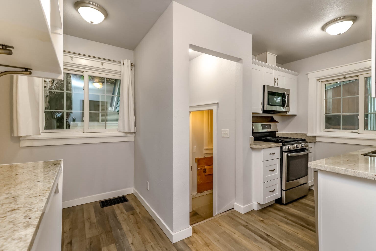 1114 Warren Avenue Property Photo 13