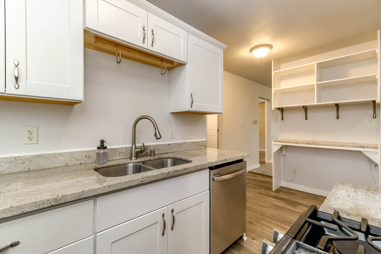 1114 Warren Avenue Property Photo 15