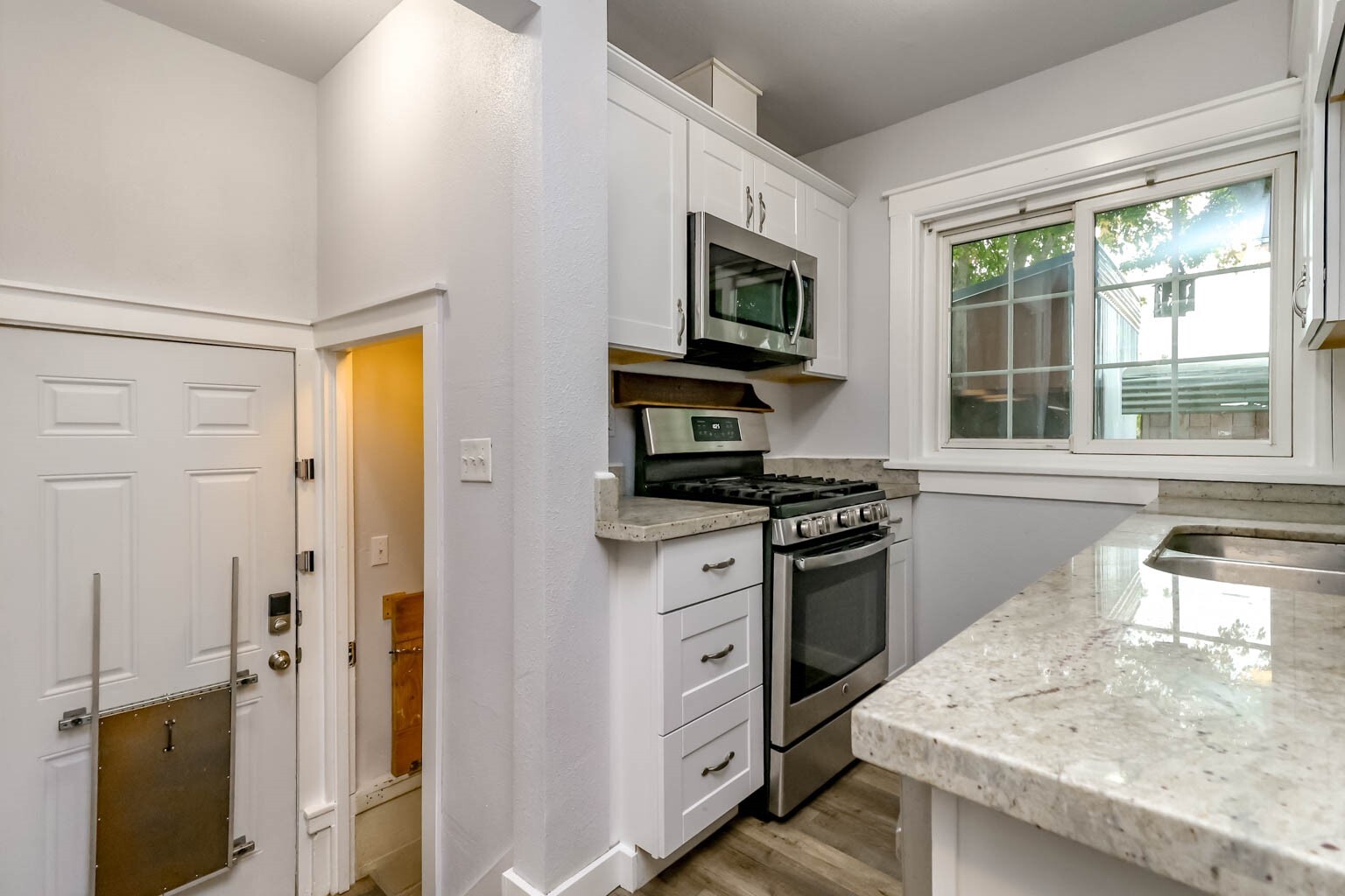 1114 Warren Avenue Property Photo 16