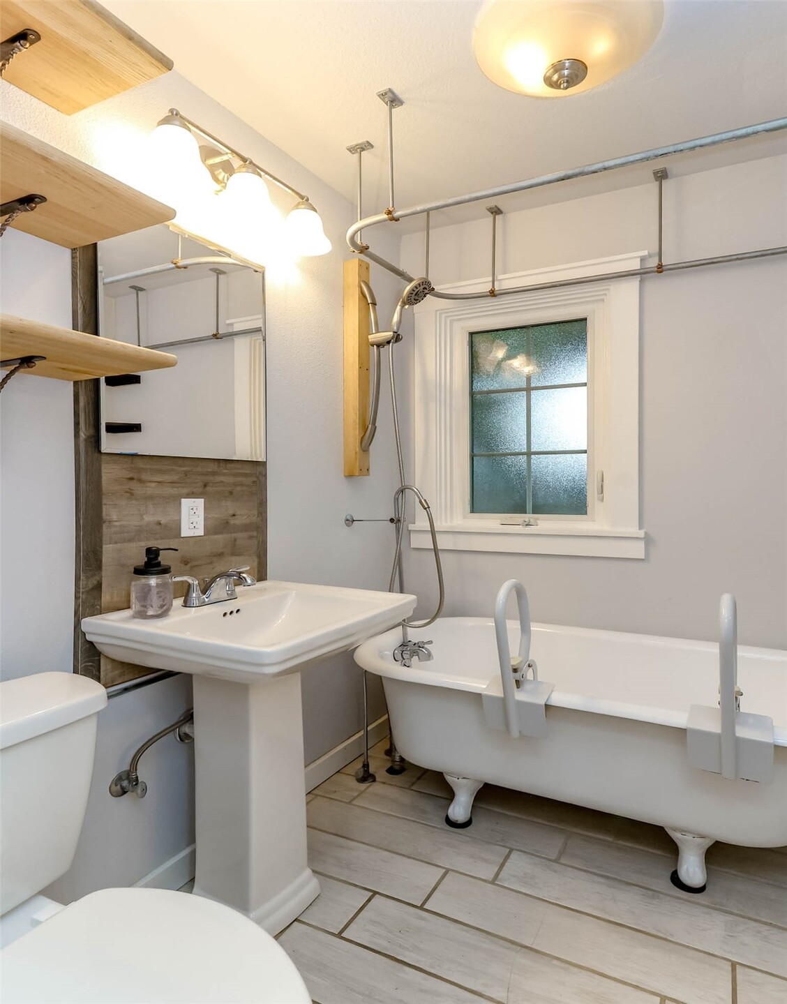 1114 Warren Avenue Property Photo 22