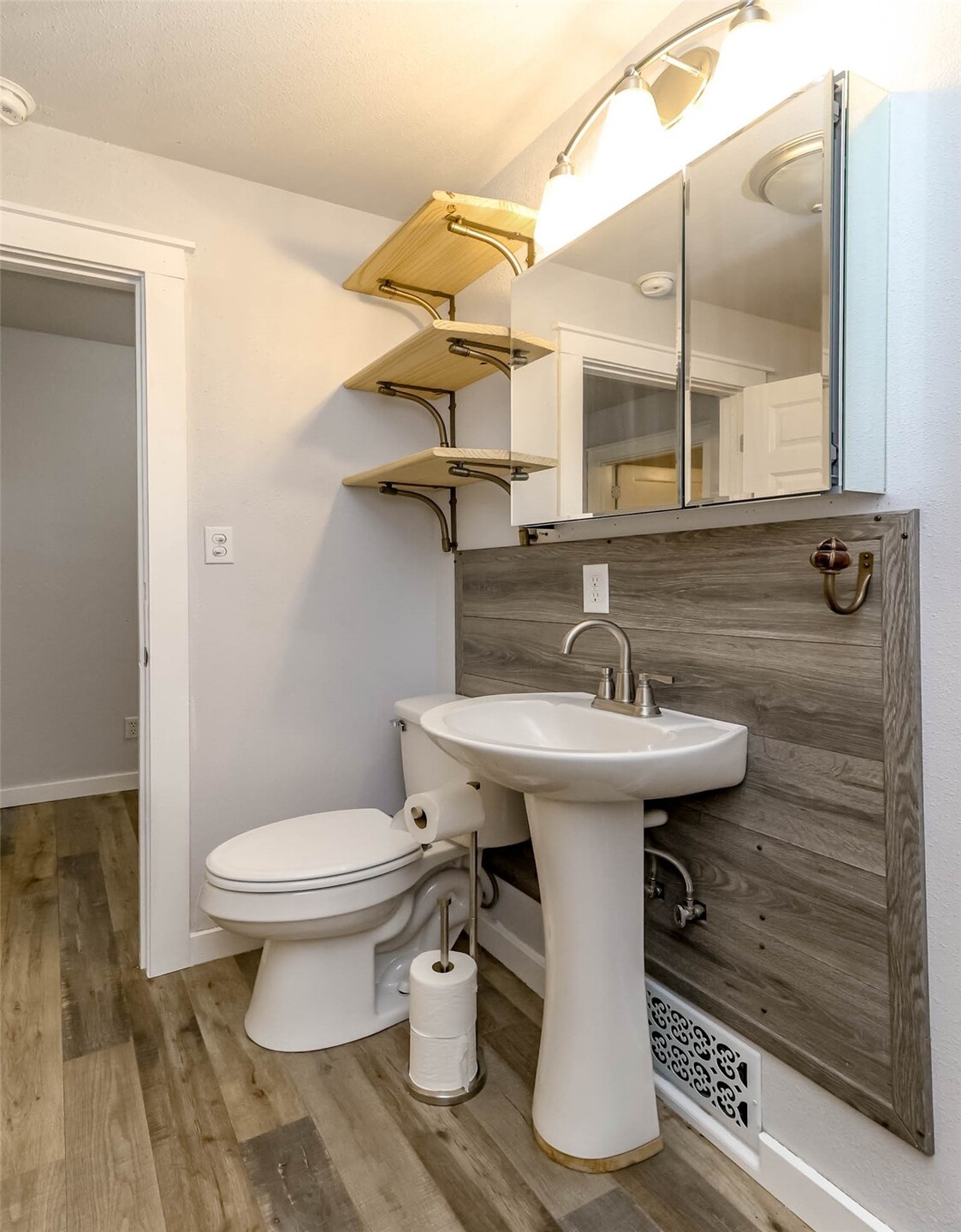1114 Warren Avenue Property Photo 24