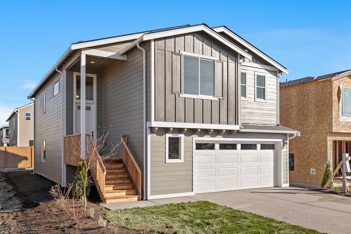 2039 169th Street Property Photo 2