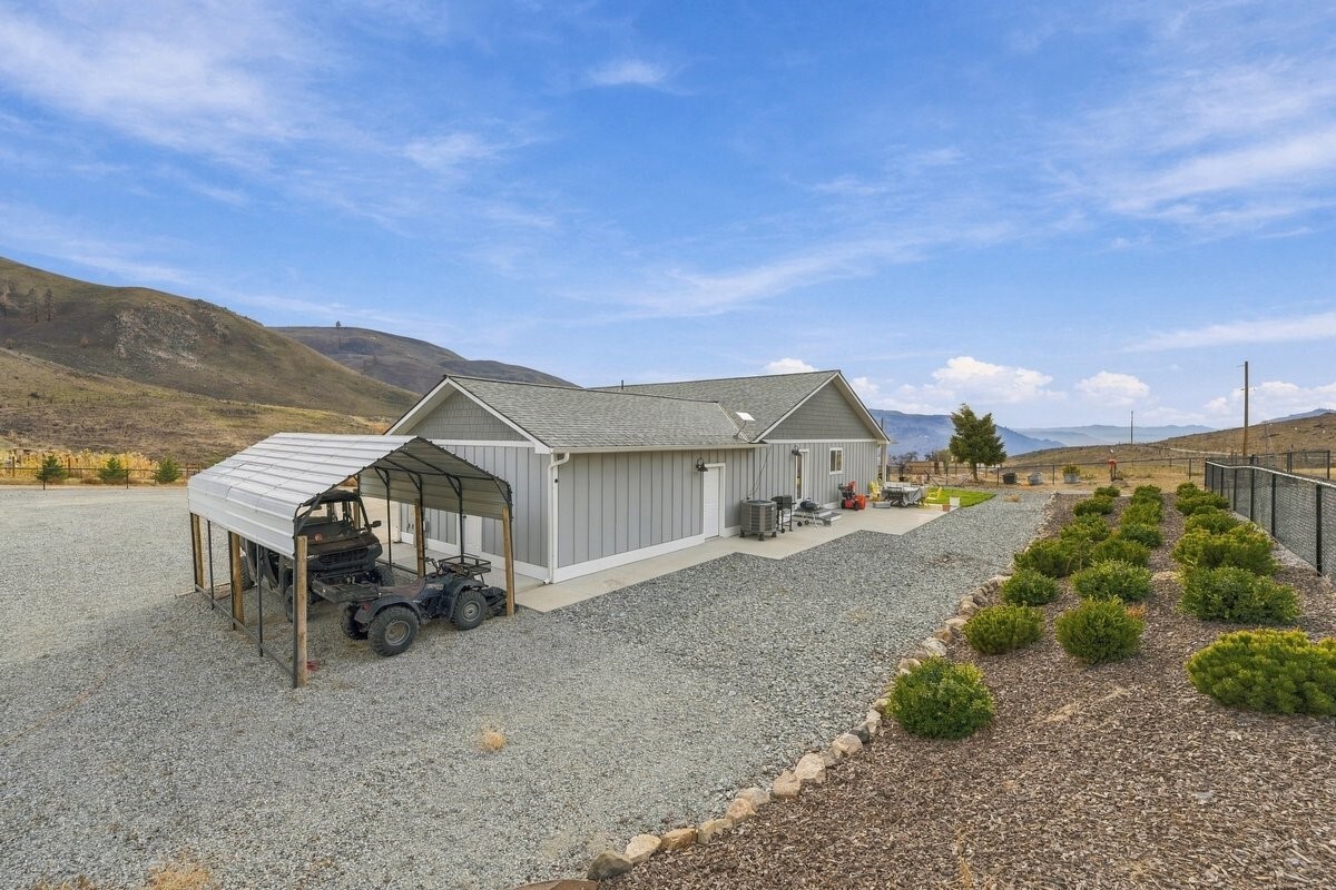 9 Buyas Drive Property Photo 5