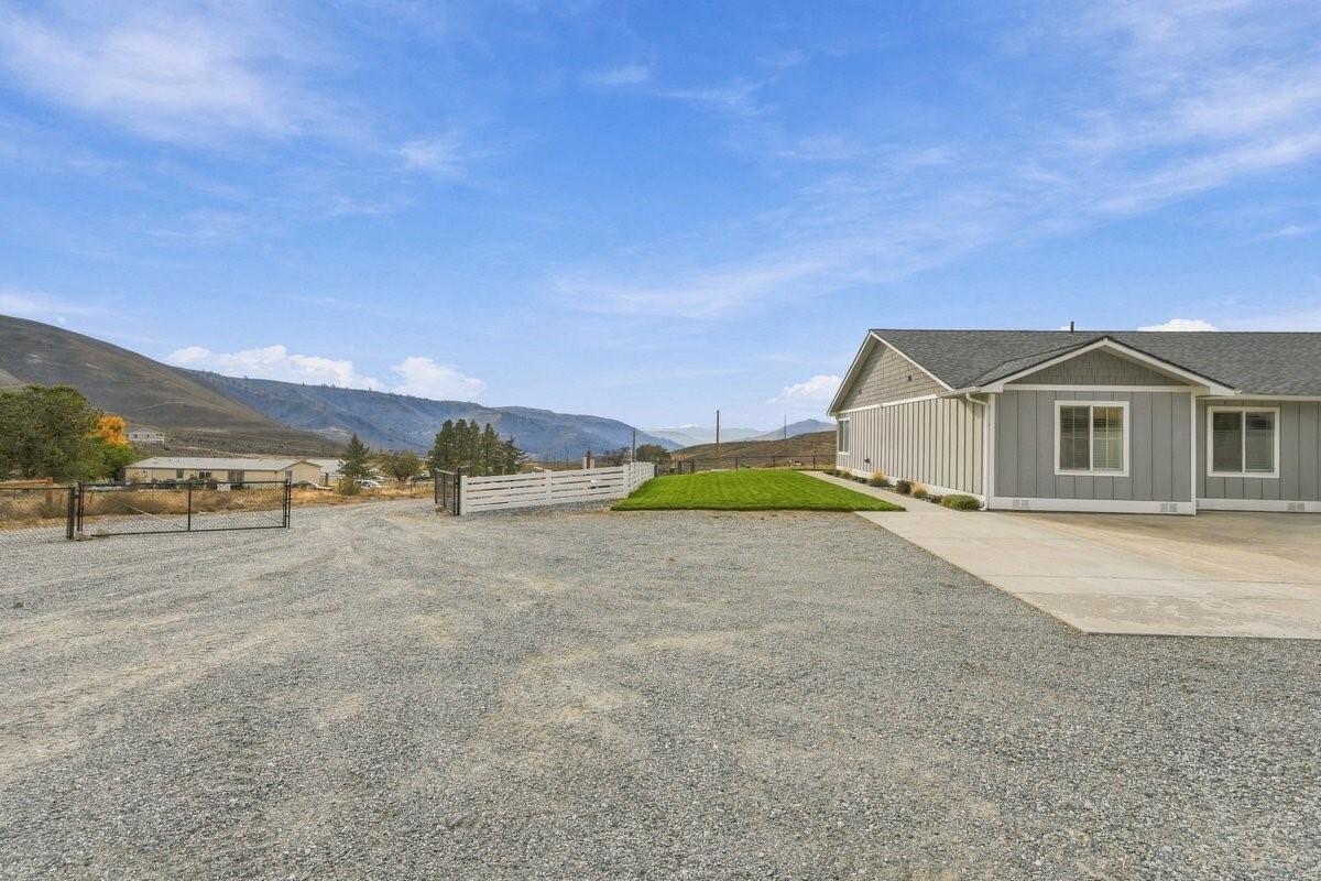 9 Buyas Drive Property Photo 7