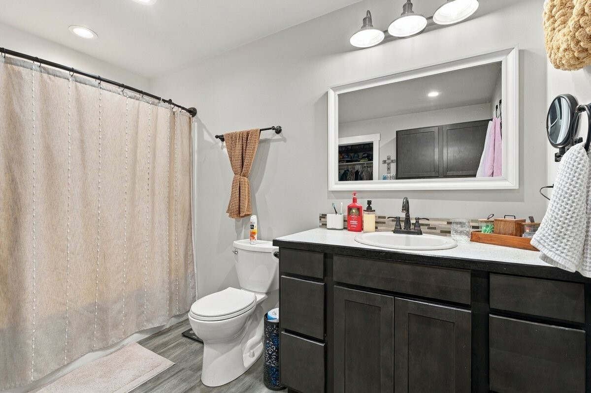 9 Buyas Drive Property Photo 11