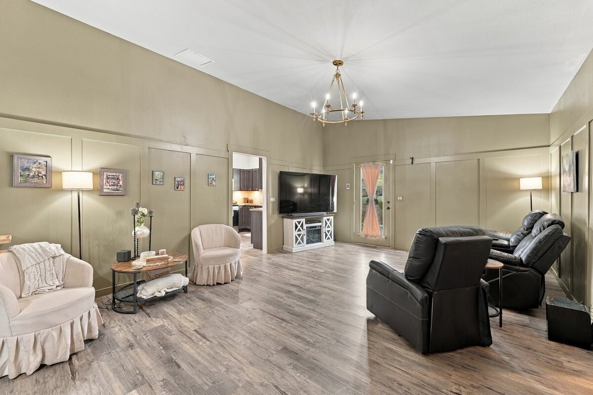 9 Buyas Drive Property Photo 31