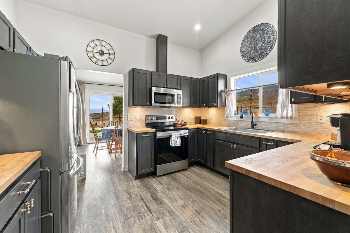 9 Buyas Drive Property Photo 33