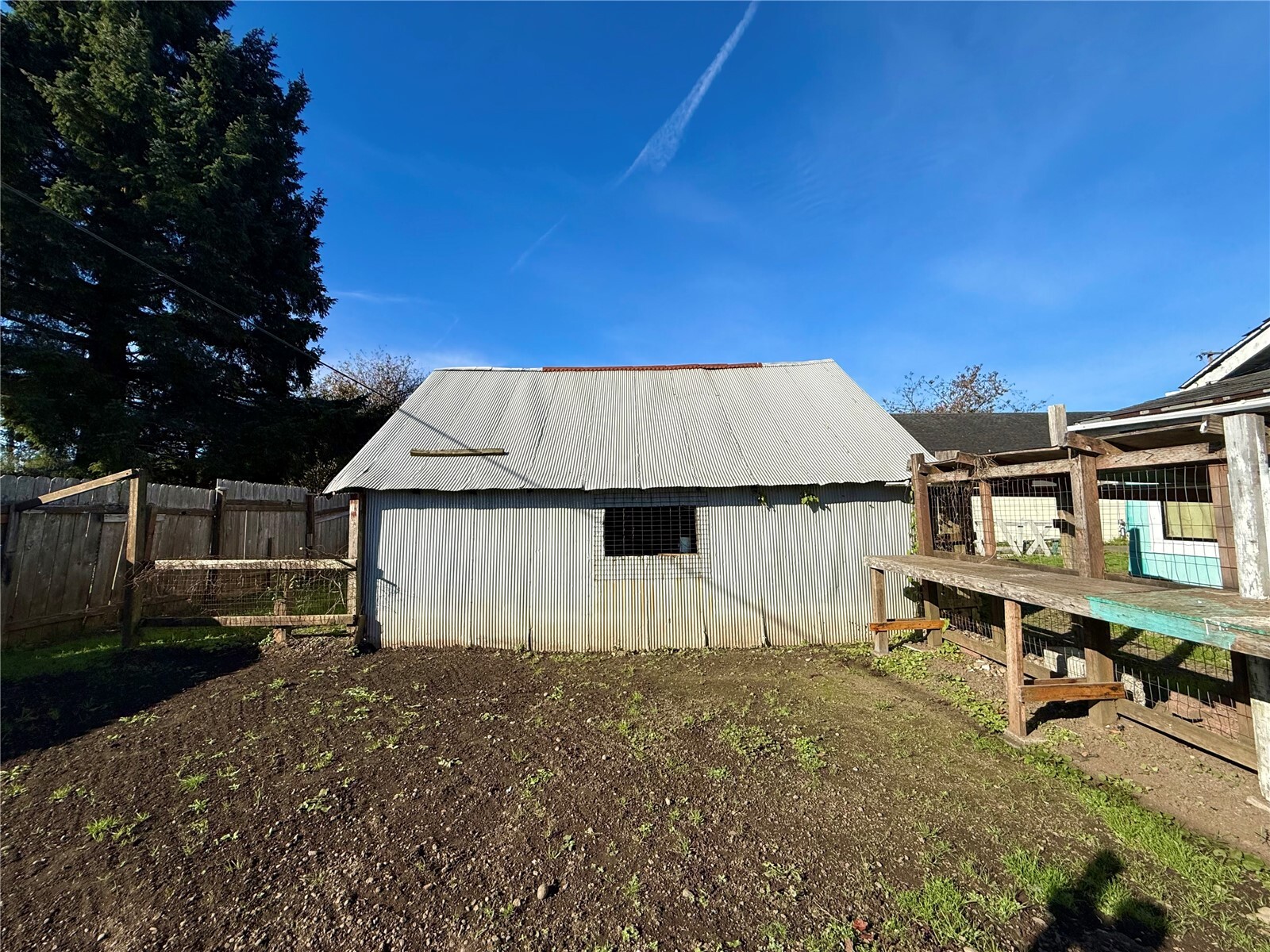 1015 Stockwell Street Property Photo 27