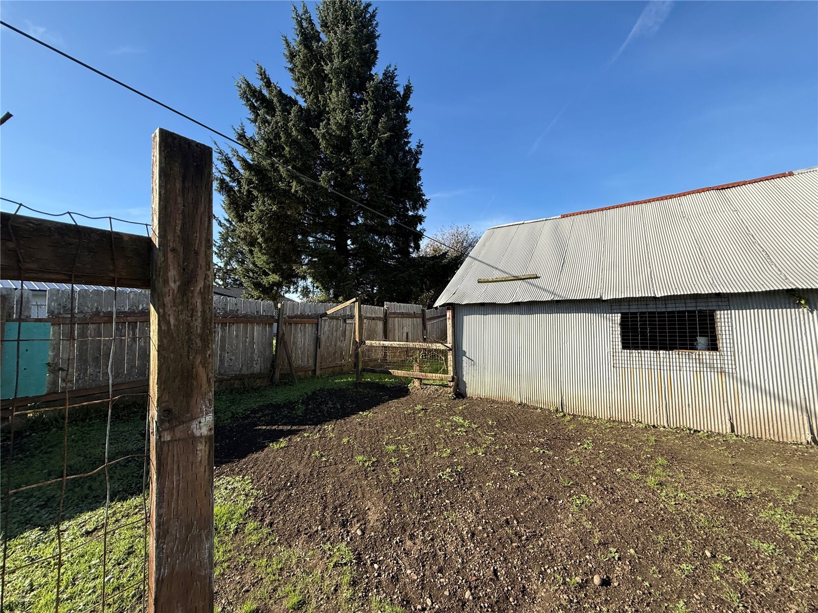 1015 Stockwell Street Property Photo 28