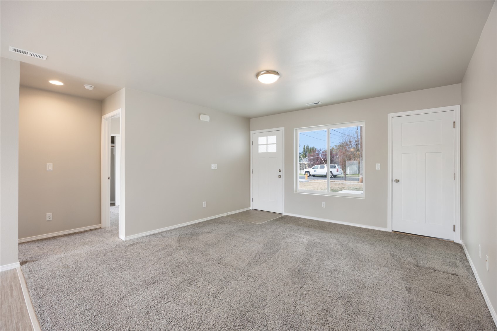 1521 S Roberta Street Property Photo 8