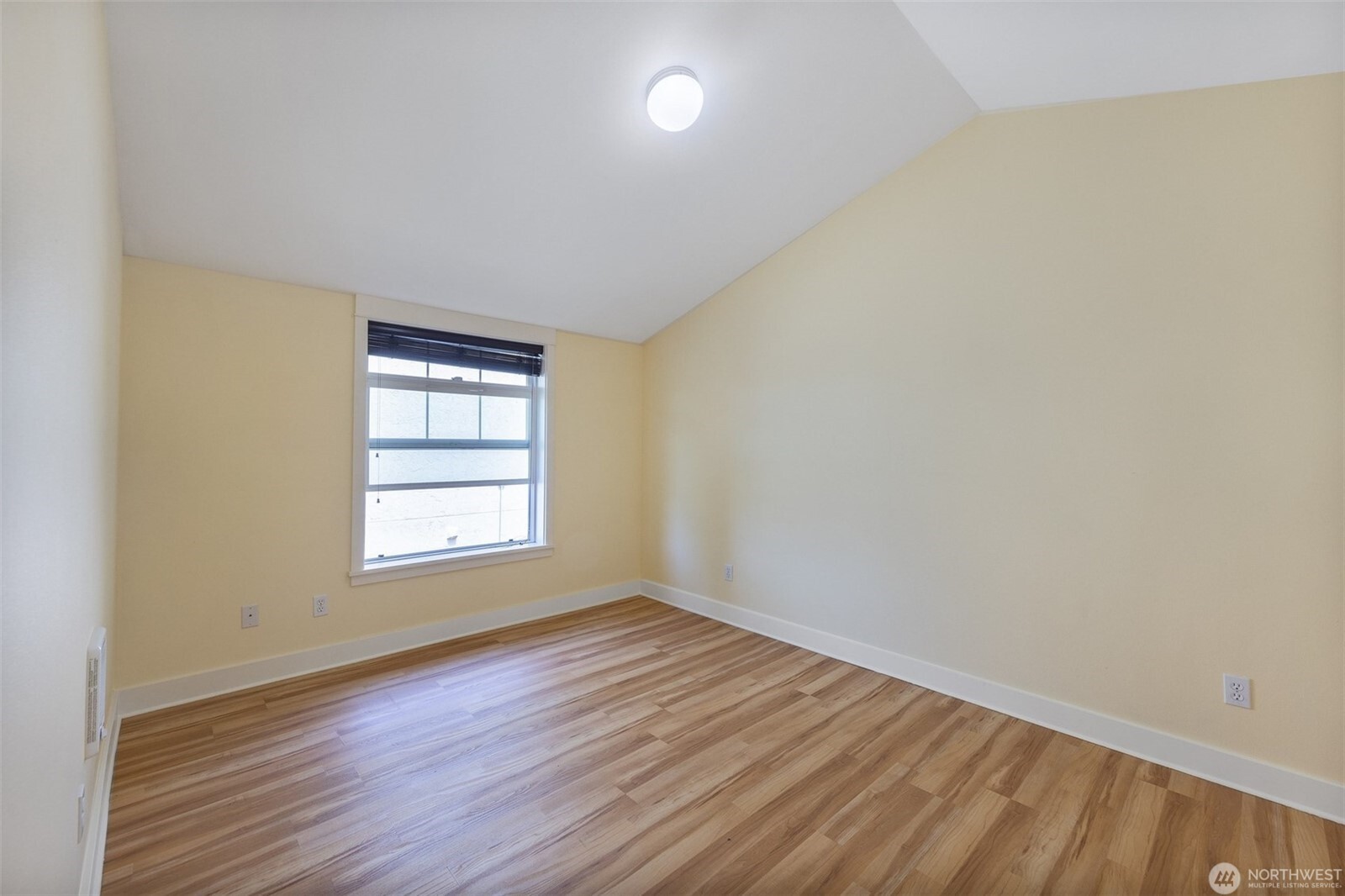 5033 12 Avenue Property Photo 9