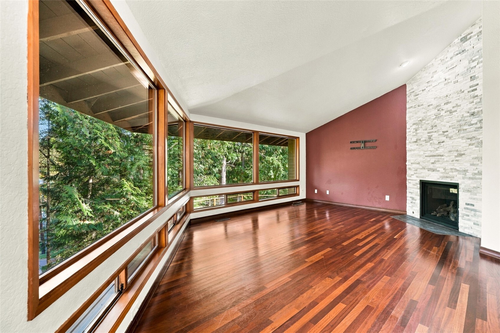 4910 Seabreeze Way Property Photo 8