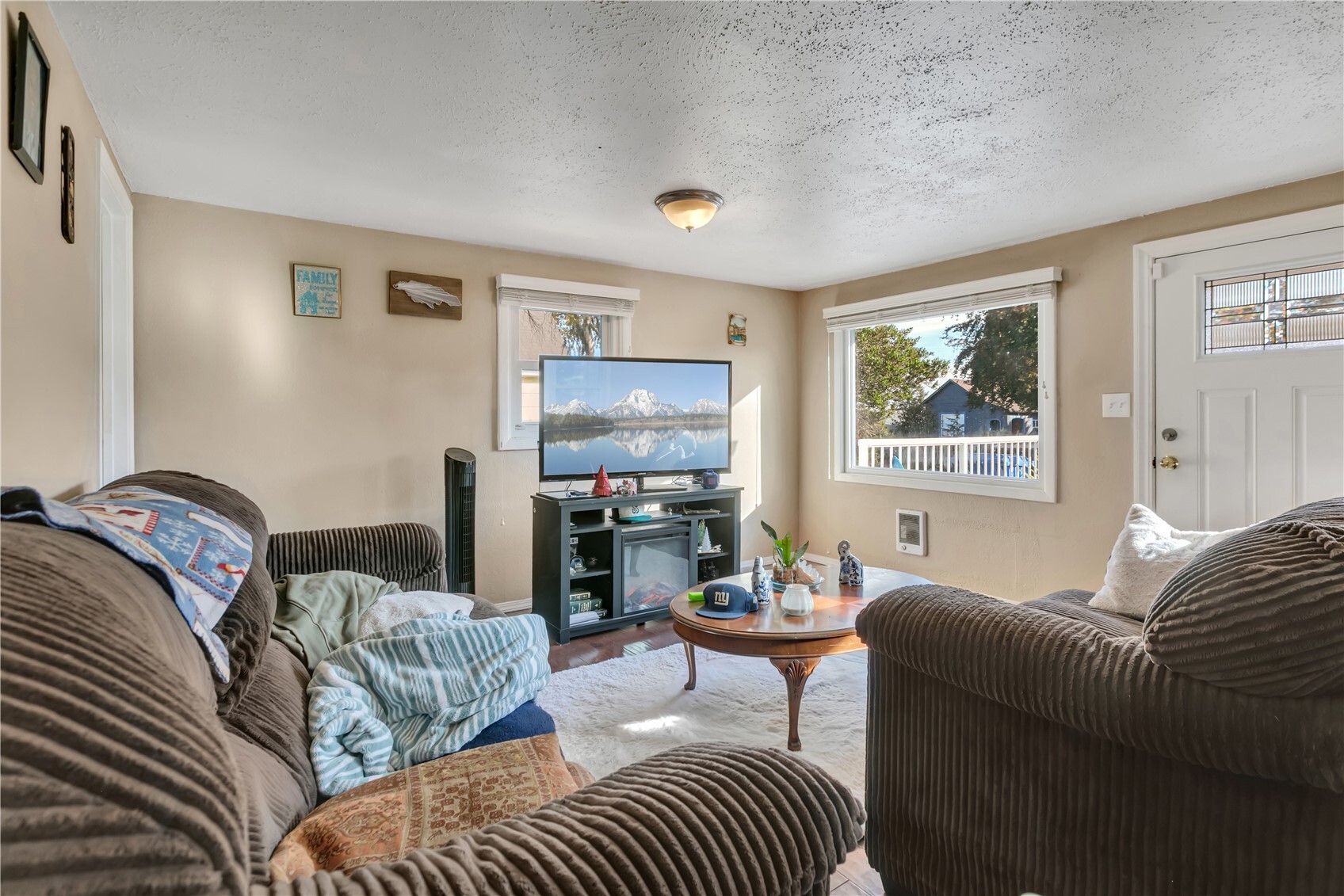 4052 E Spokane Street Property Photo 5