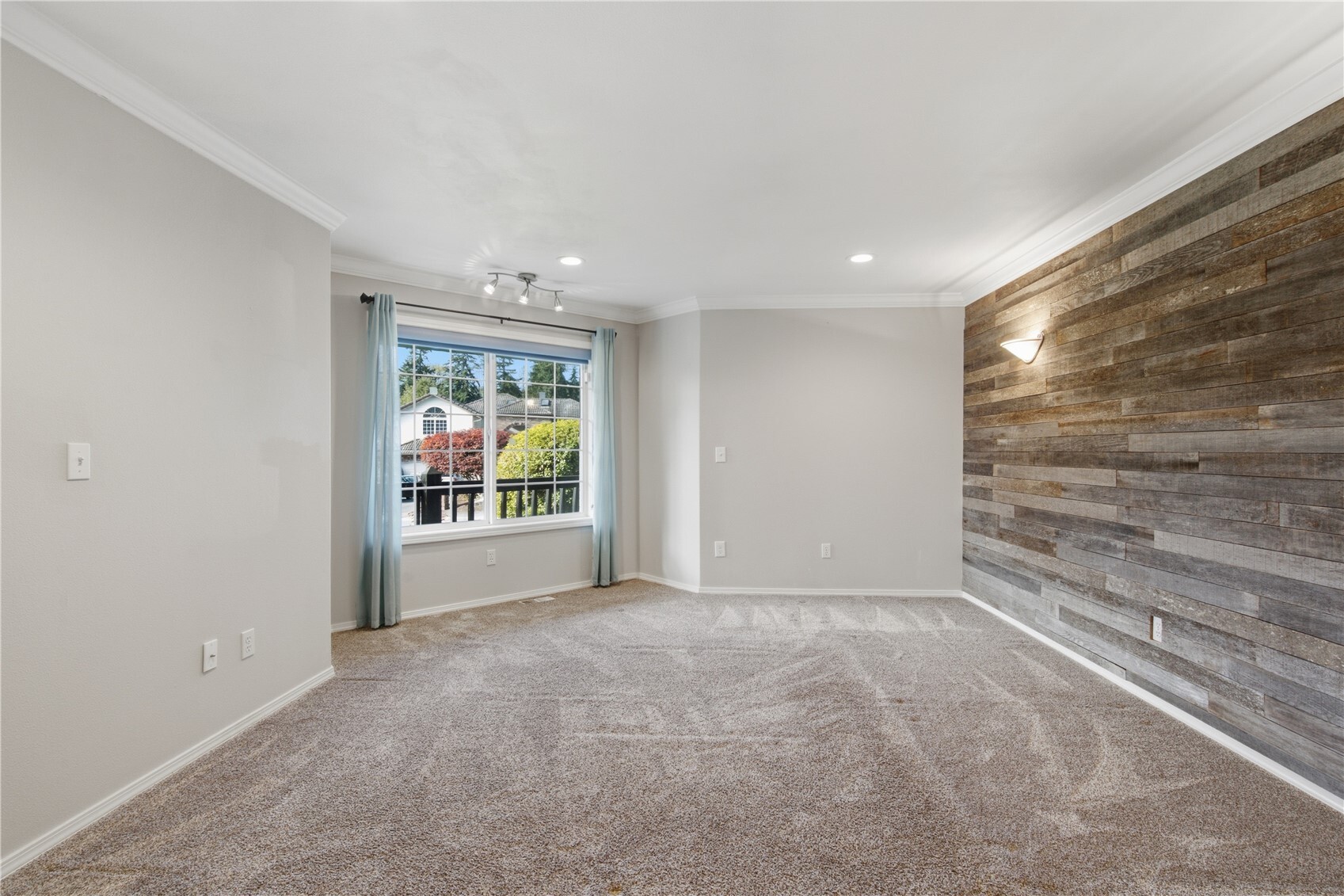 23221 14th Place Property Photo 5
