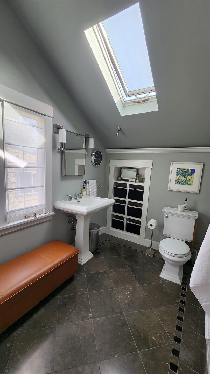 1210 25th Avenue Property Photo 5