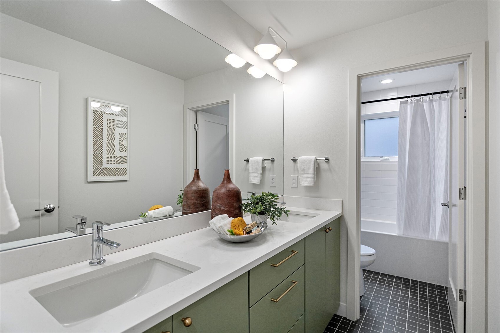 8039 Wallingford Avenue Property Photo 20