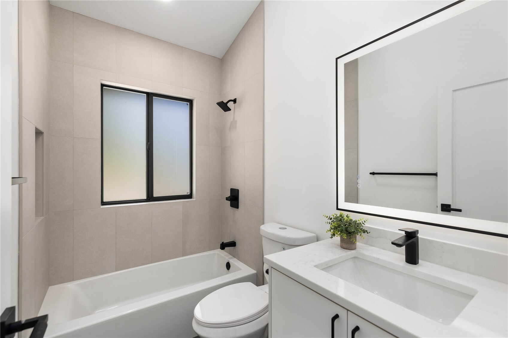 15729 Larch Way Property Photo 18