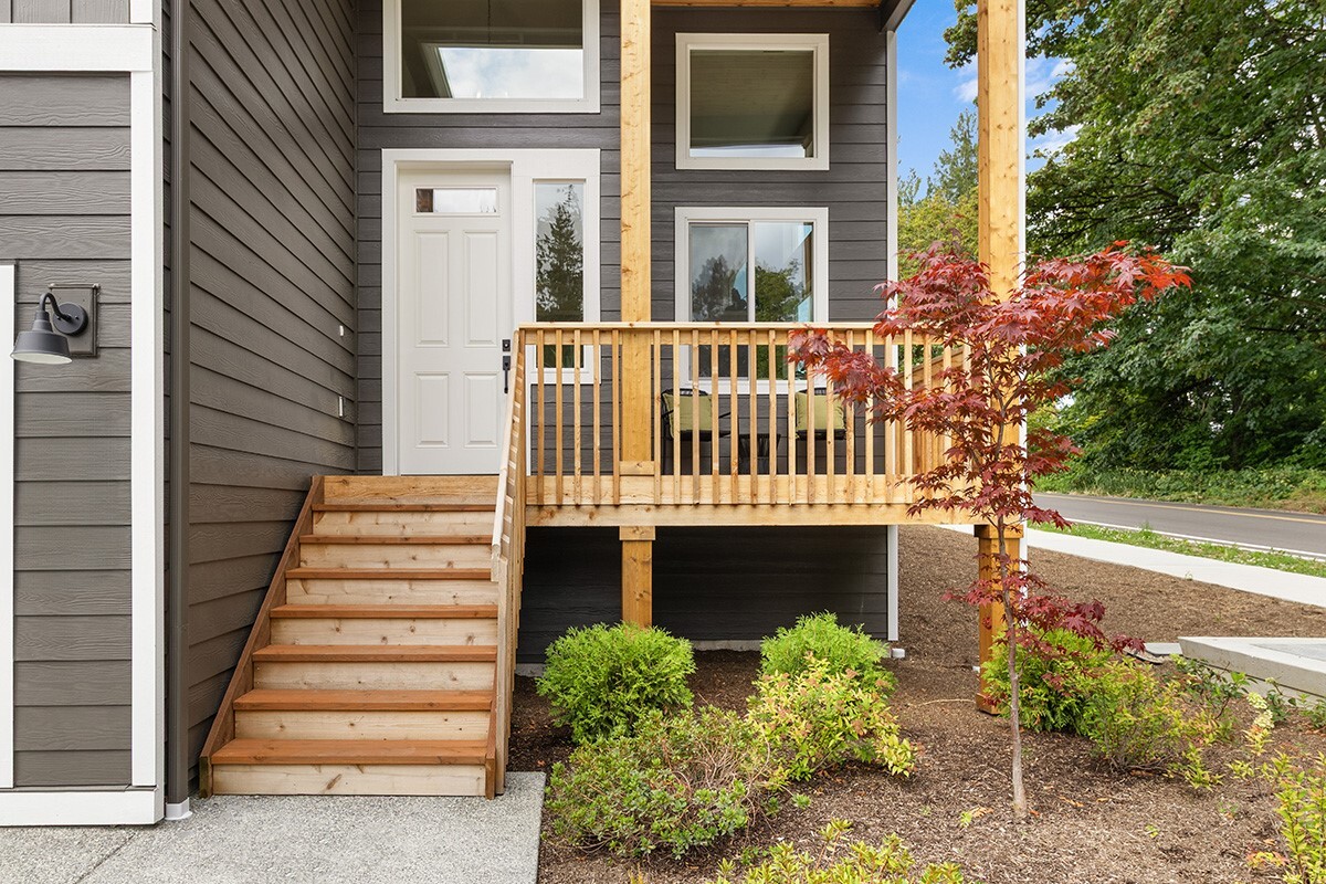 4334 72nd Drive Property Photo 4