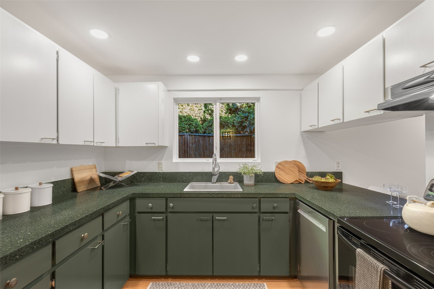 13524 Roosevelt Way Property Photo 13