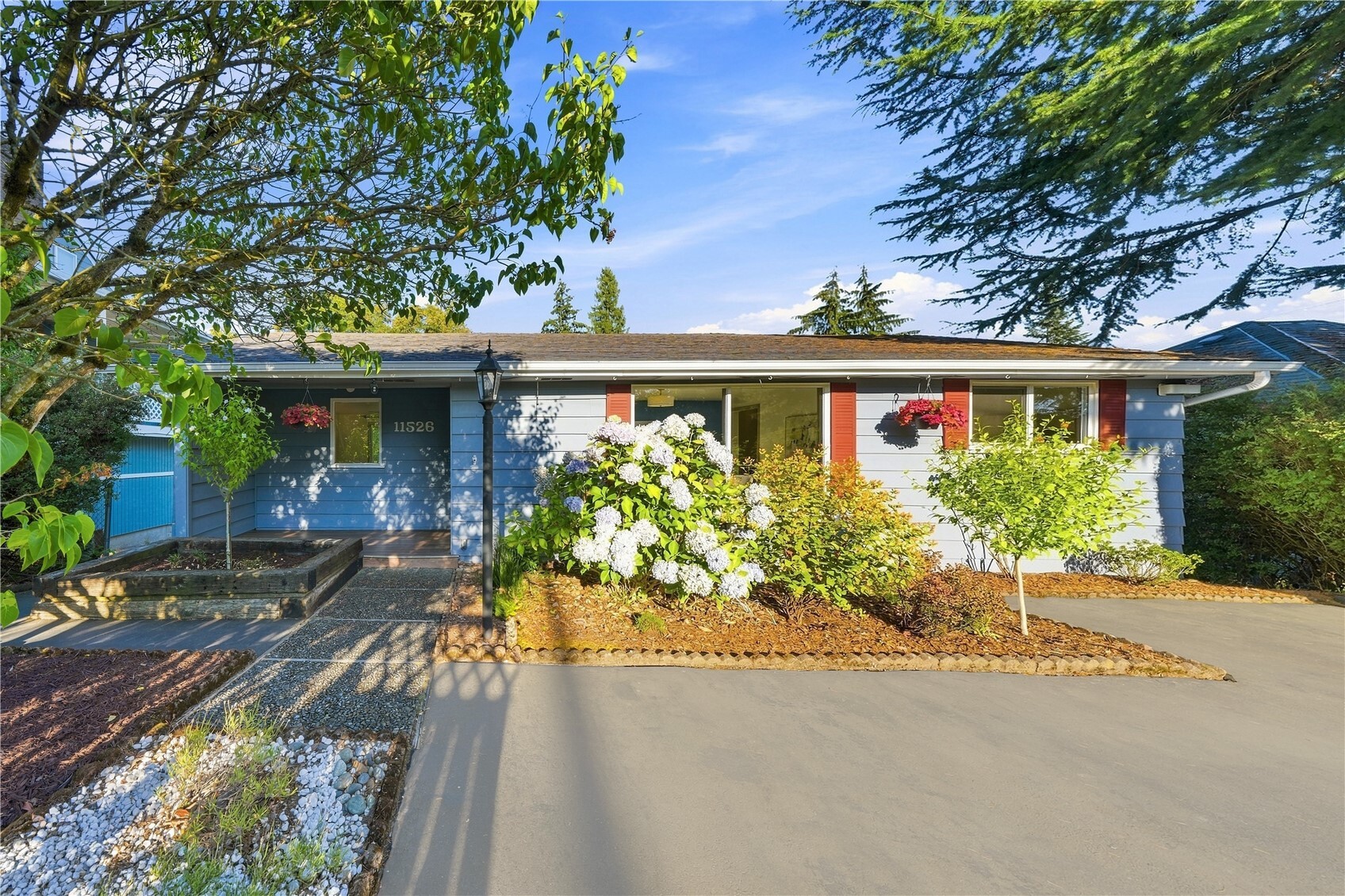 11526 3rd Avenue Property Photo 6
