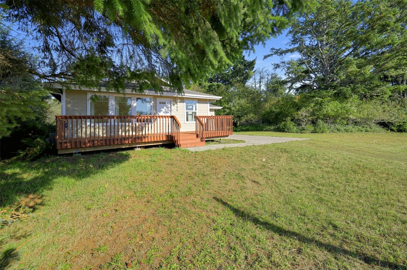 666 Island Circle Property Photo 3