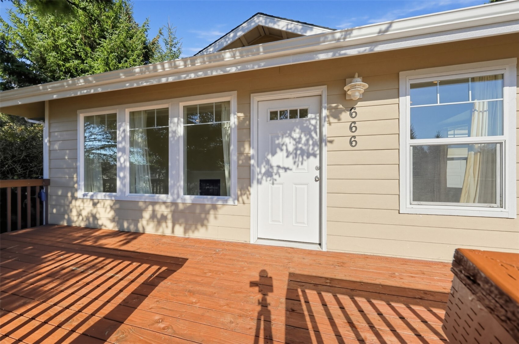 666 Island Circle Property Photo 4