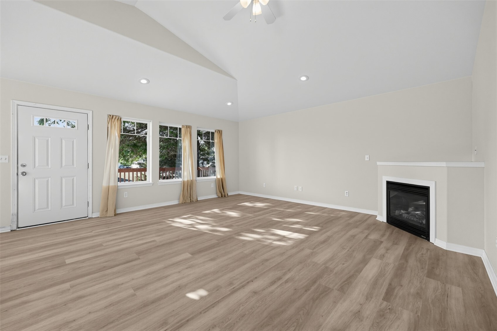 666 Island Circle Property Photo 7