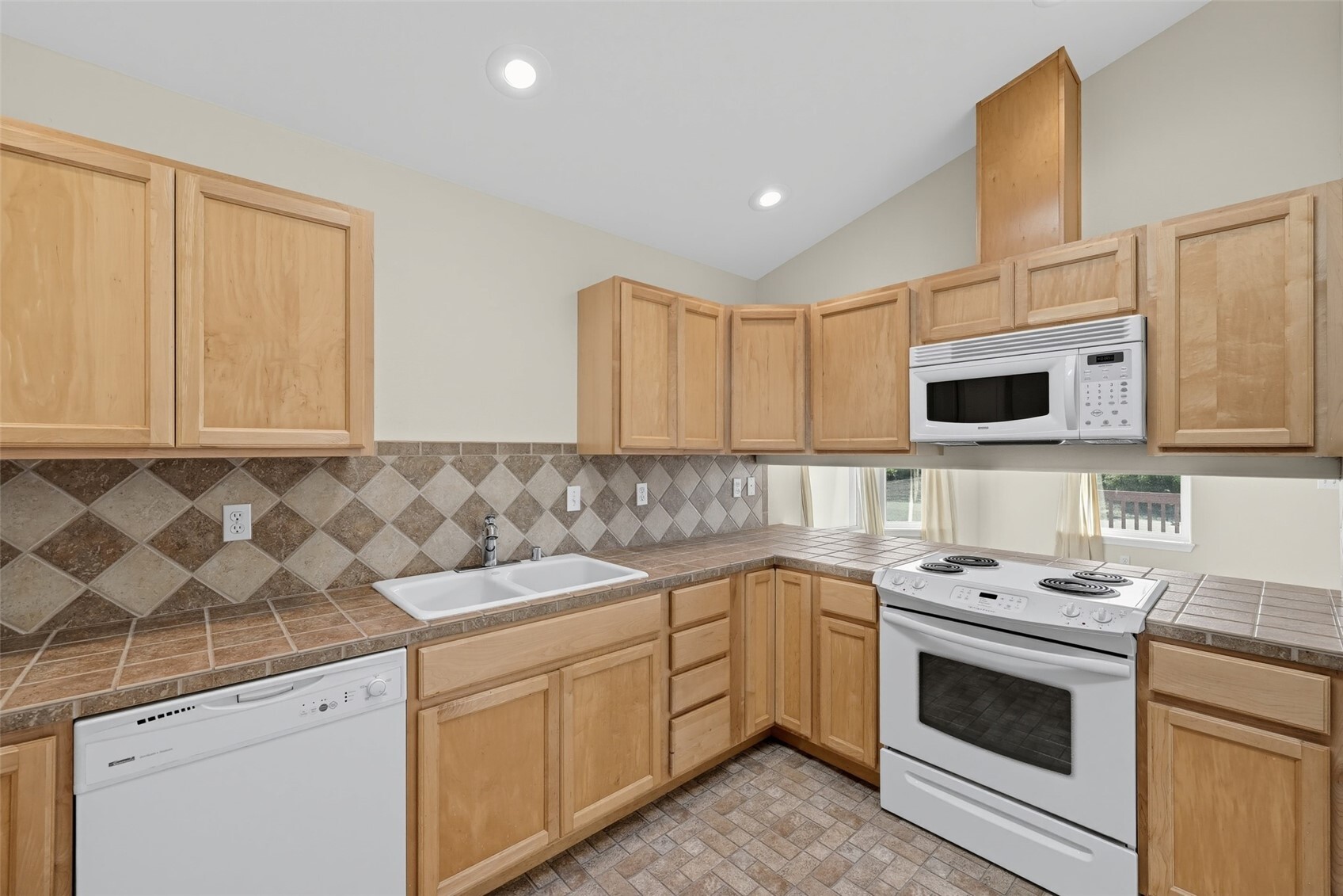 666 Island Circle Property Photo 12