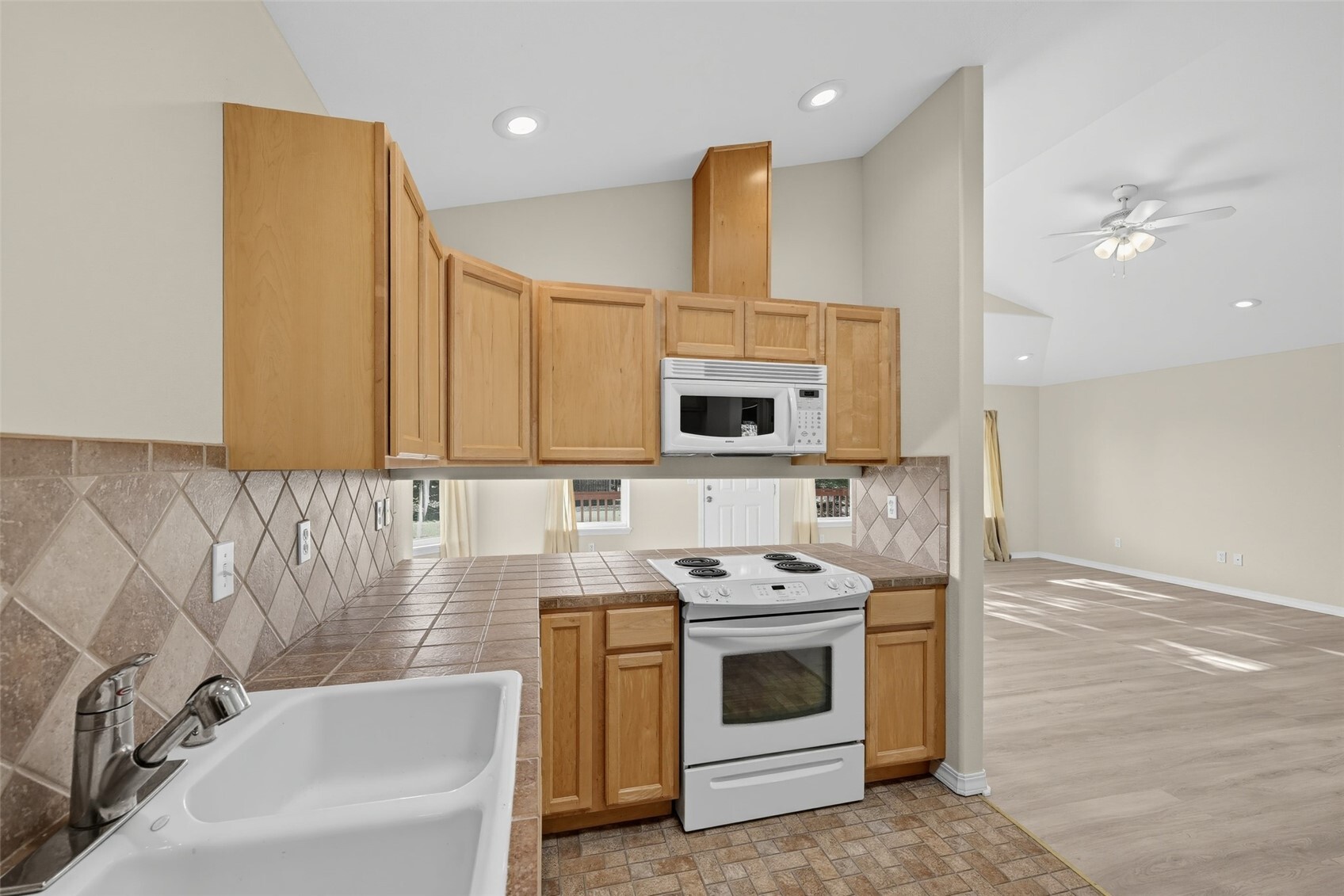 666 Island Circle Property Photo 13