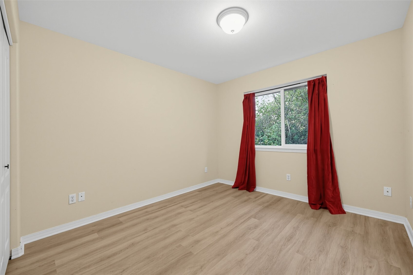 666 Island Circle Property Photo 14