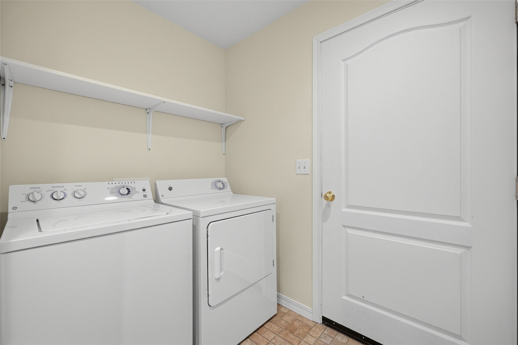 666 Island Circle Property Photo 23