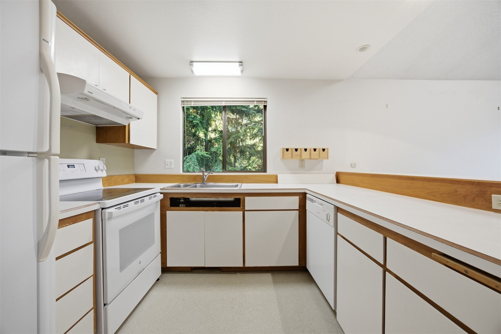 66 68 Louise View Drive Property Photo 9