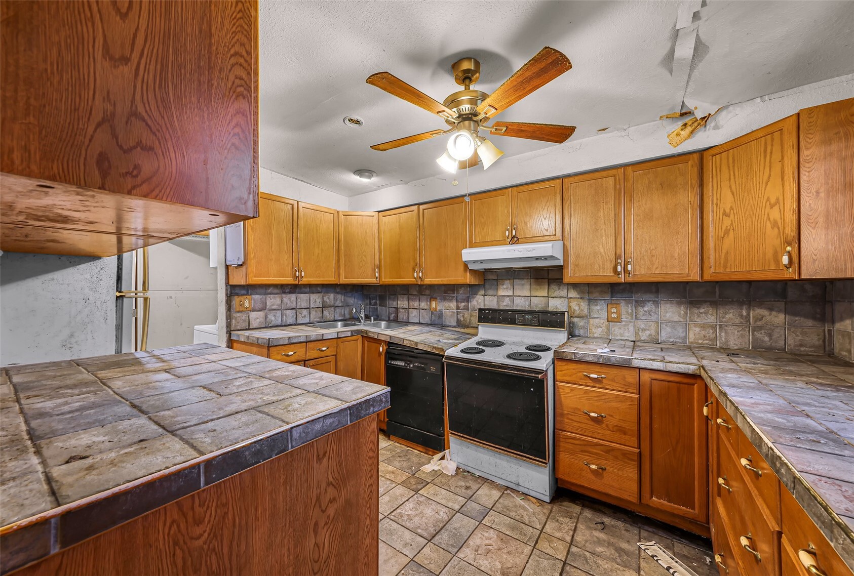 1456 Franklin Street Property Photo 9