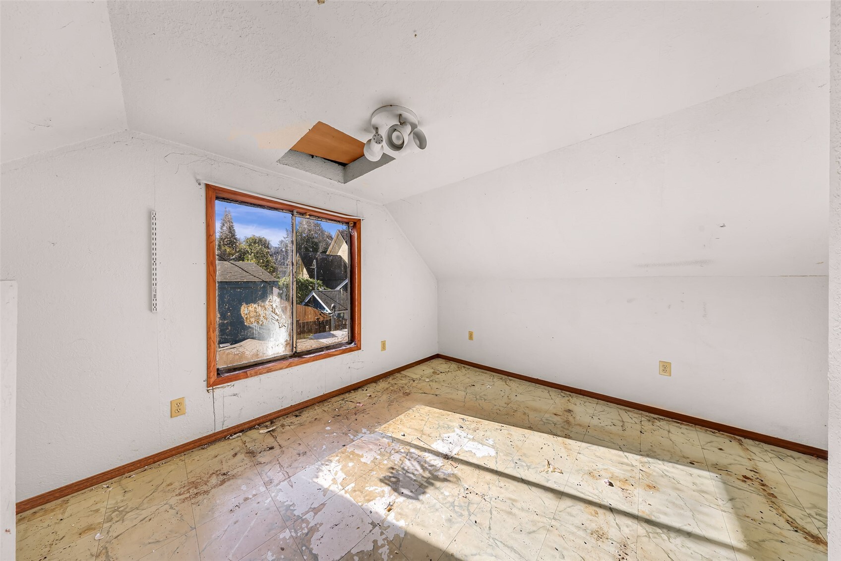 1456 Franklin Street Property Photo 15