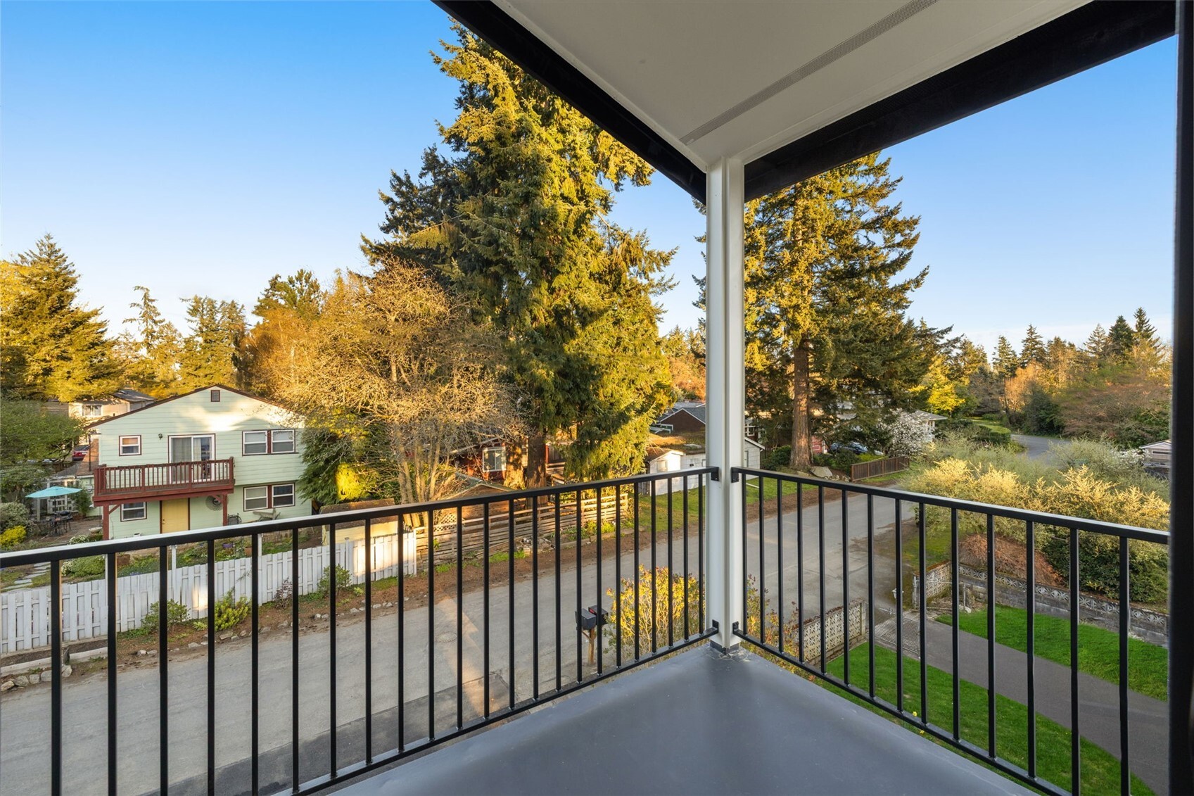 14037 Densmore Avenue Property Photo 18