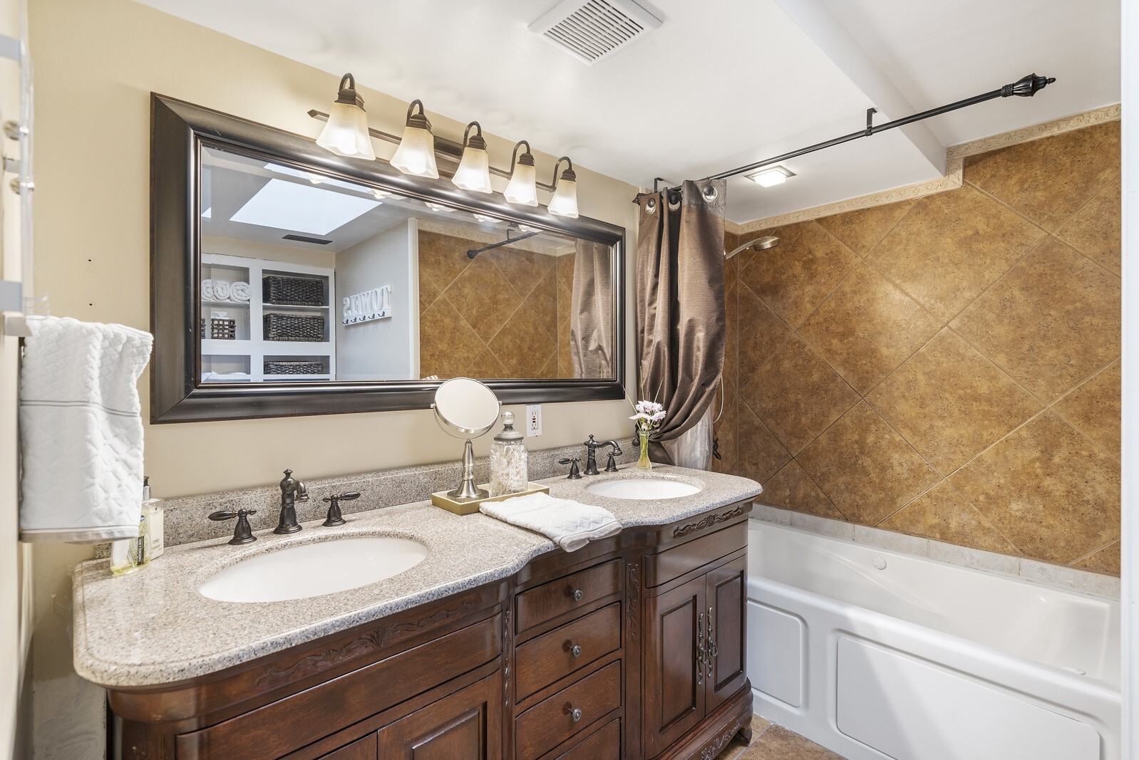 10498 Dixon Drive Property Photo 11