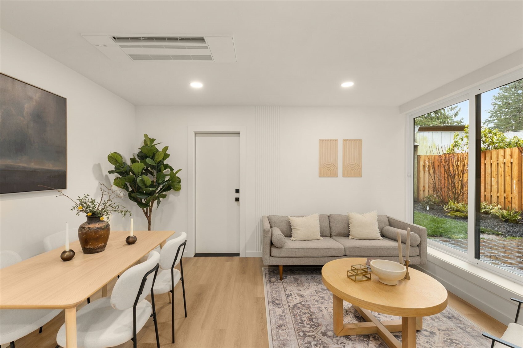 14039 Densmore Avenue Property Photo 10