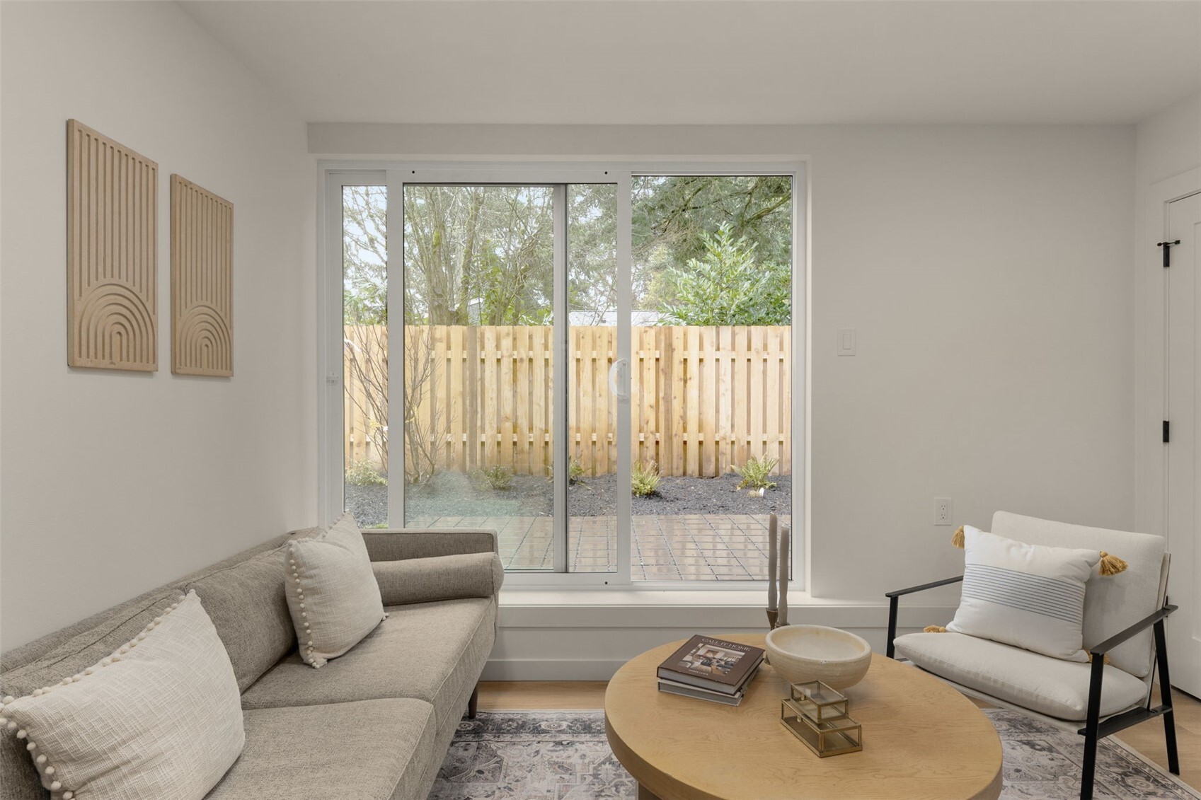 14039 Densmore Avenue Property Photo 12
