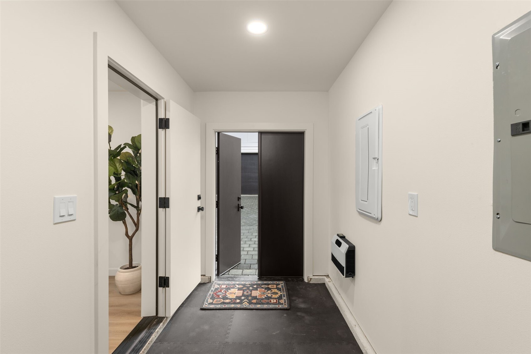 14039 Densmore Avenue Property Photo 25