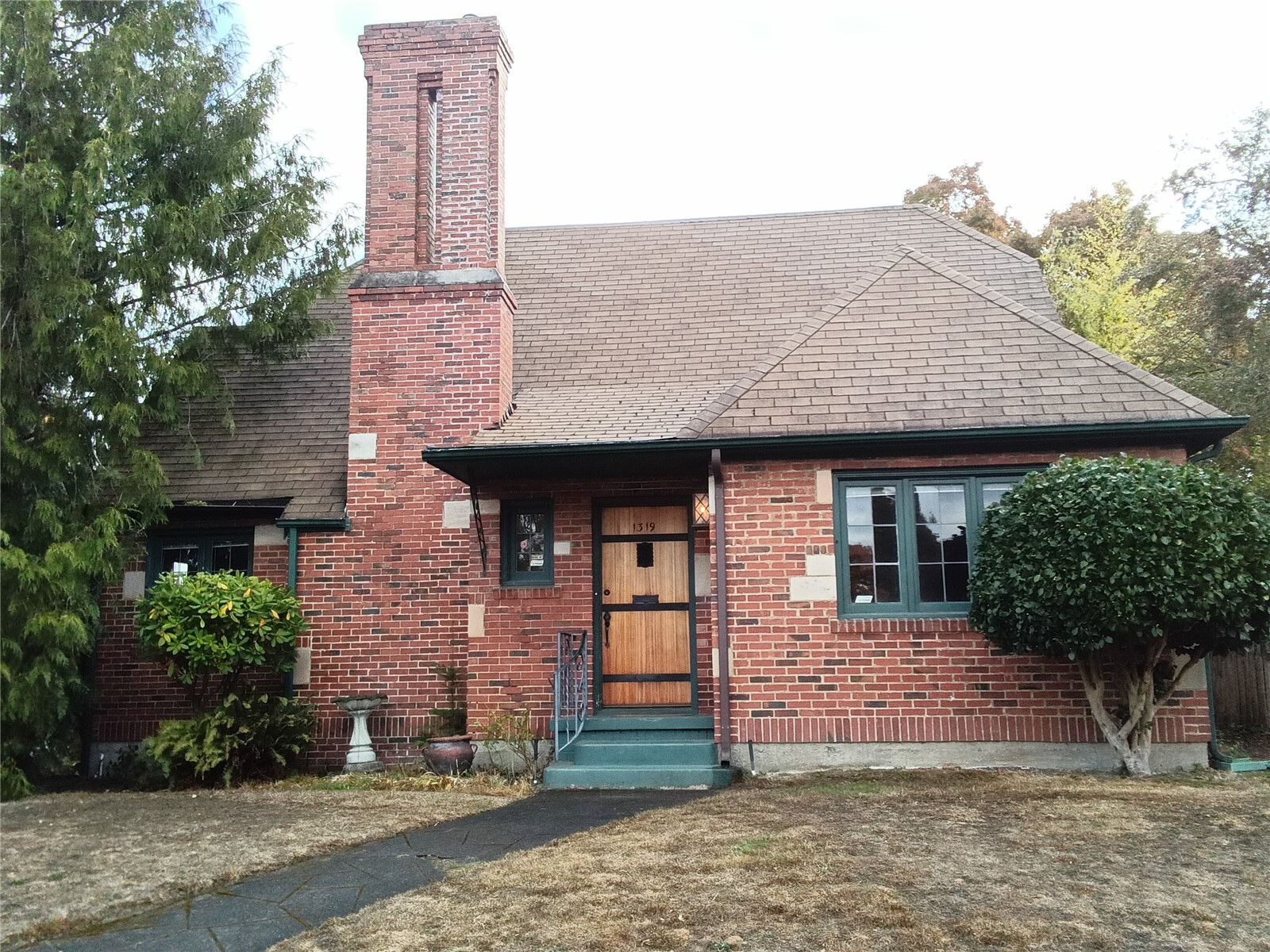 1319 N Cedar Street Property Photo 1