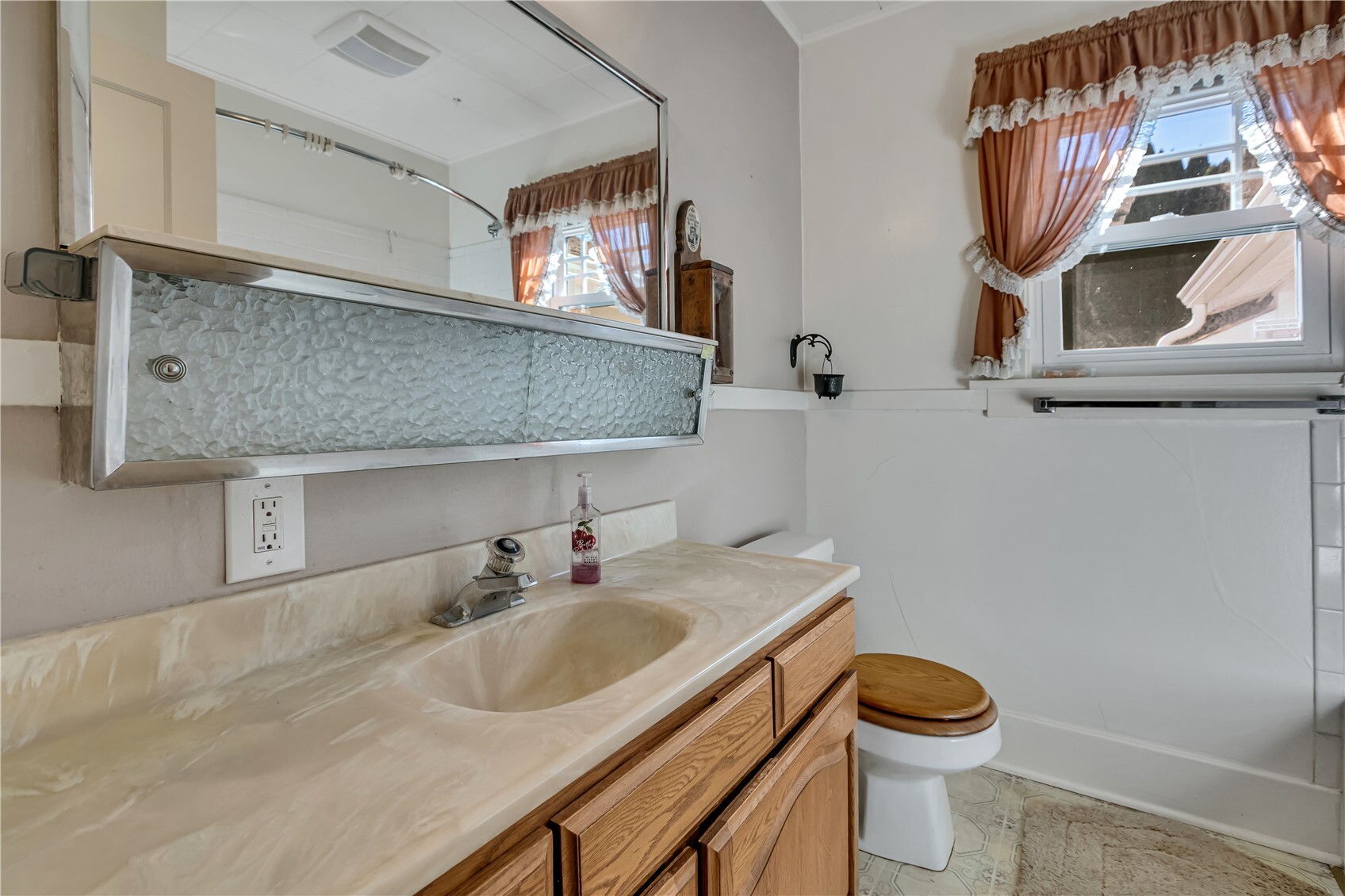 2411 Thurston Avenue Property Photo 18