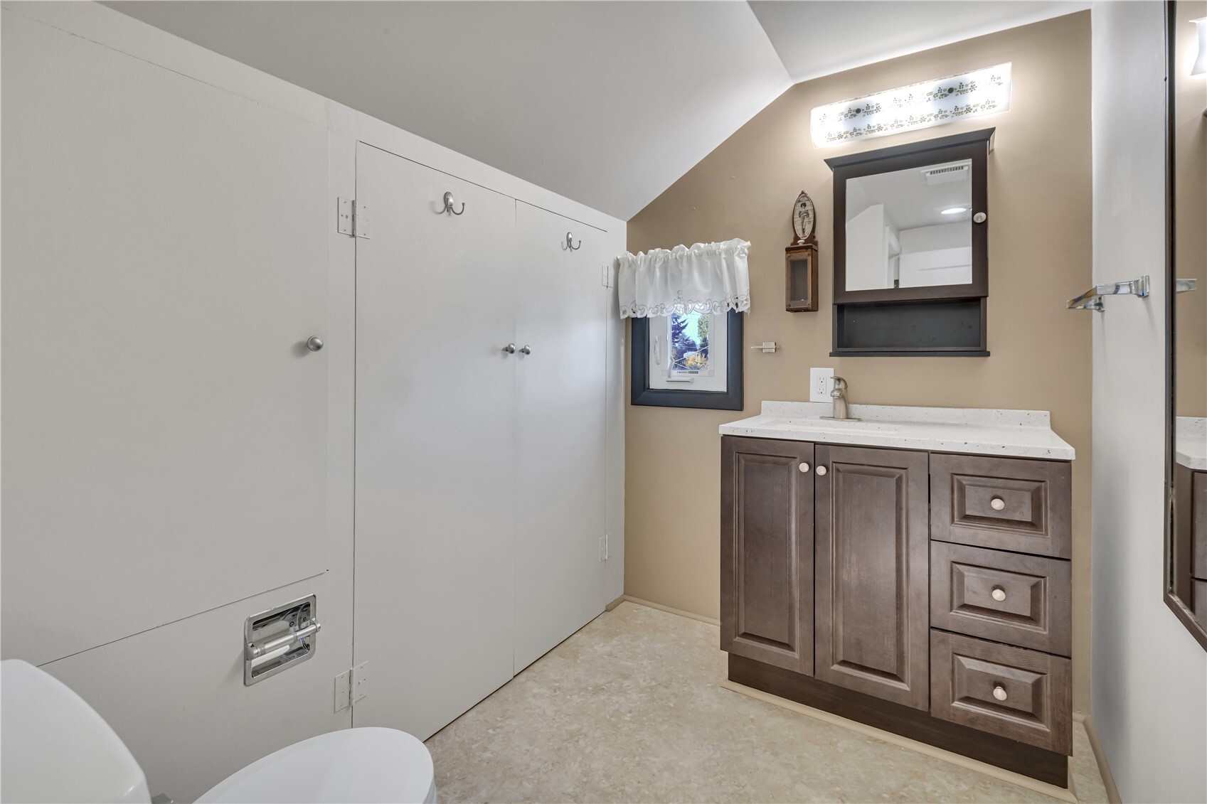 2411 Thurston Avenue Property Photo 25