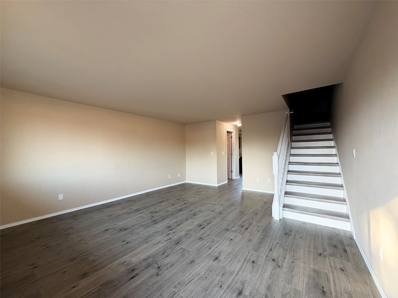 1529 E Division Street 13 Property Photo 3